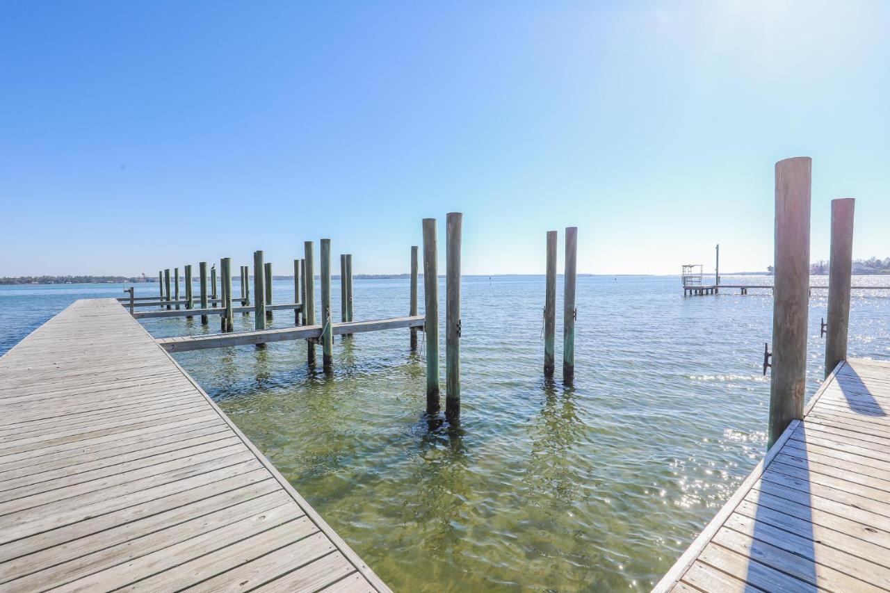 Spacious Home With Waterfront View-Welcome Pets Sneads Ferry ภายนอก รูปภาพ