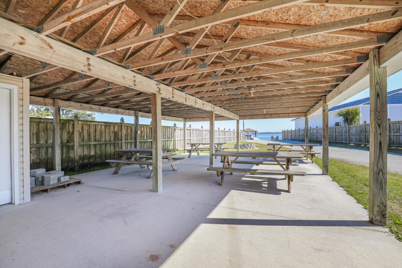 Spacious Home With Waterfront View-Welcome Pets Sneads Ferry ภายนอก รูปภาพ