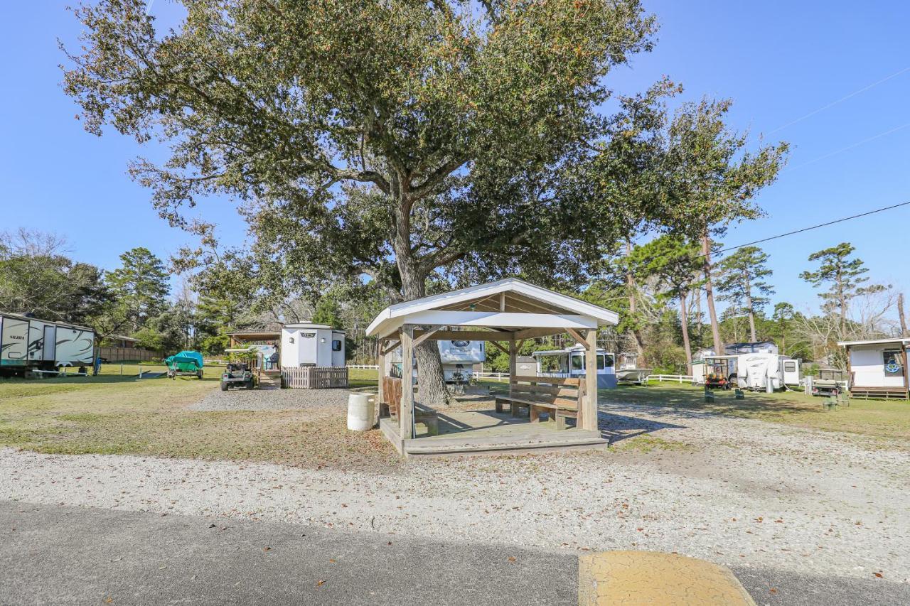 Spacious Home With Waterfront View-Welcome Pets Sneads Ferry ภายนอก รูปภาพ