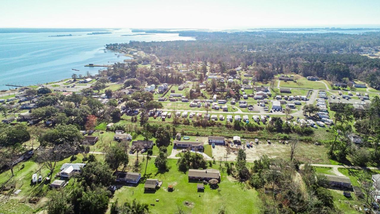 Spacious Home With Waterfront View-Welcome Pets Sneads Ferry ภายนอก รูปภาพ